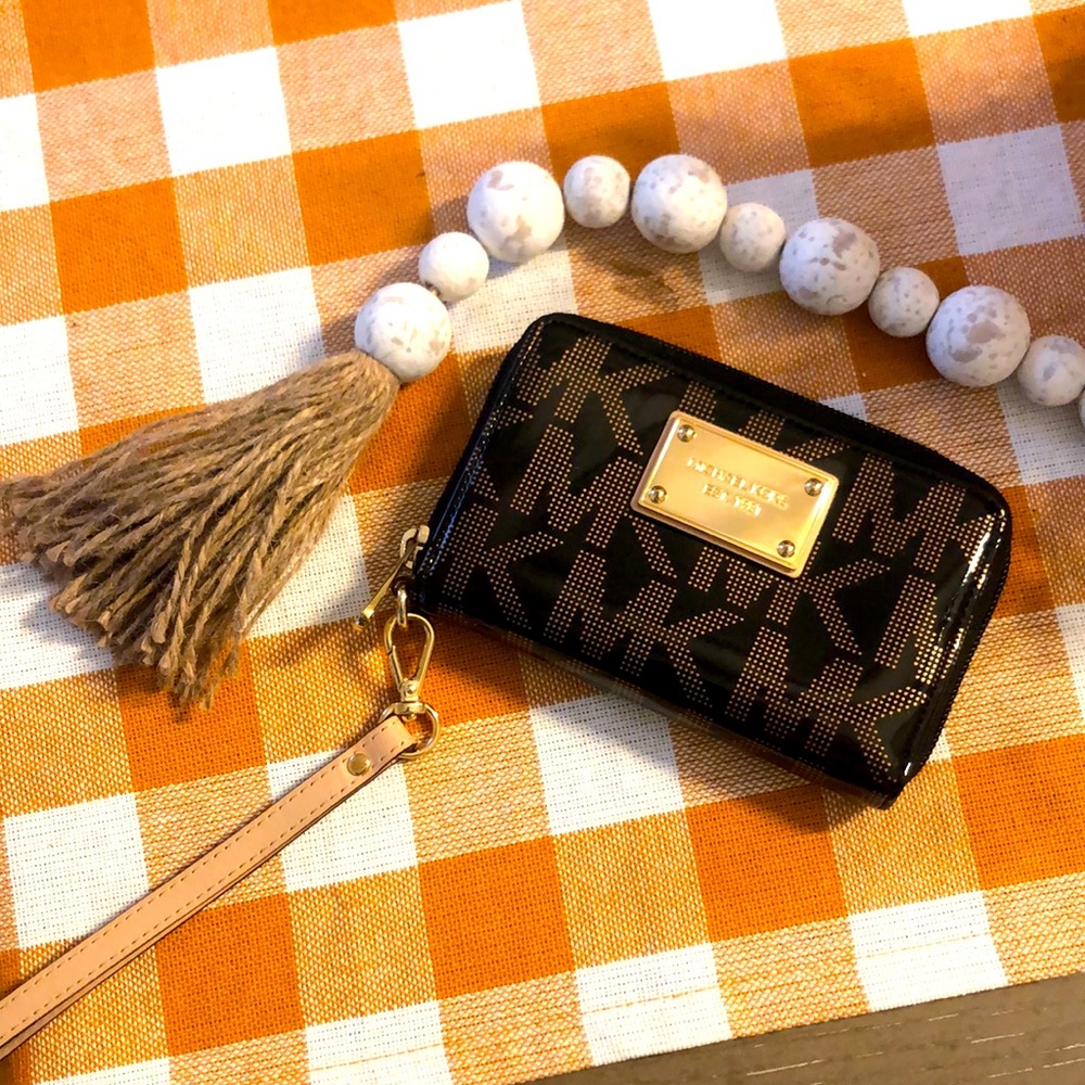 Like new micheal Kors wallet/wristlet